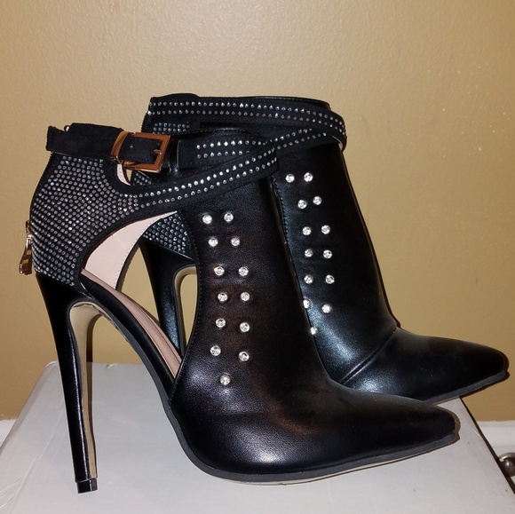 Shoes - Women's heels